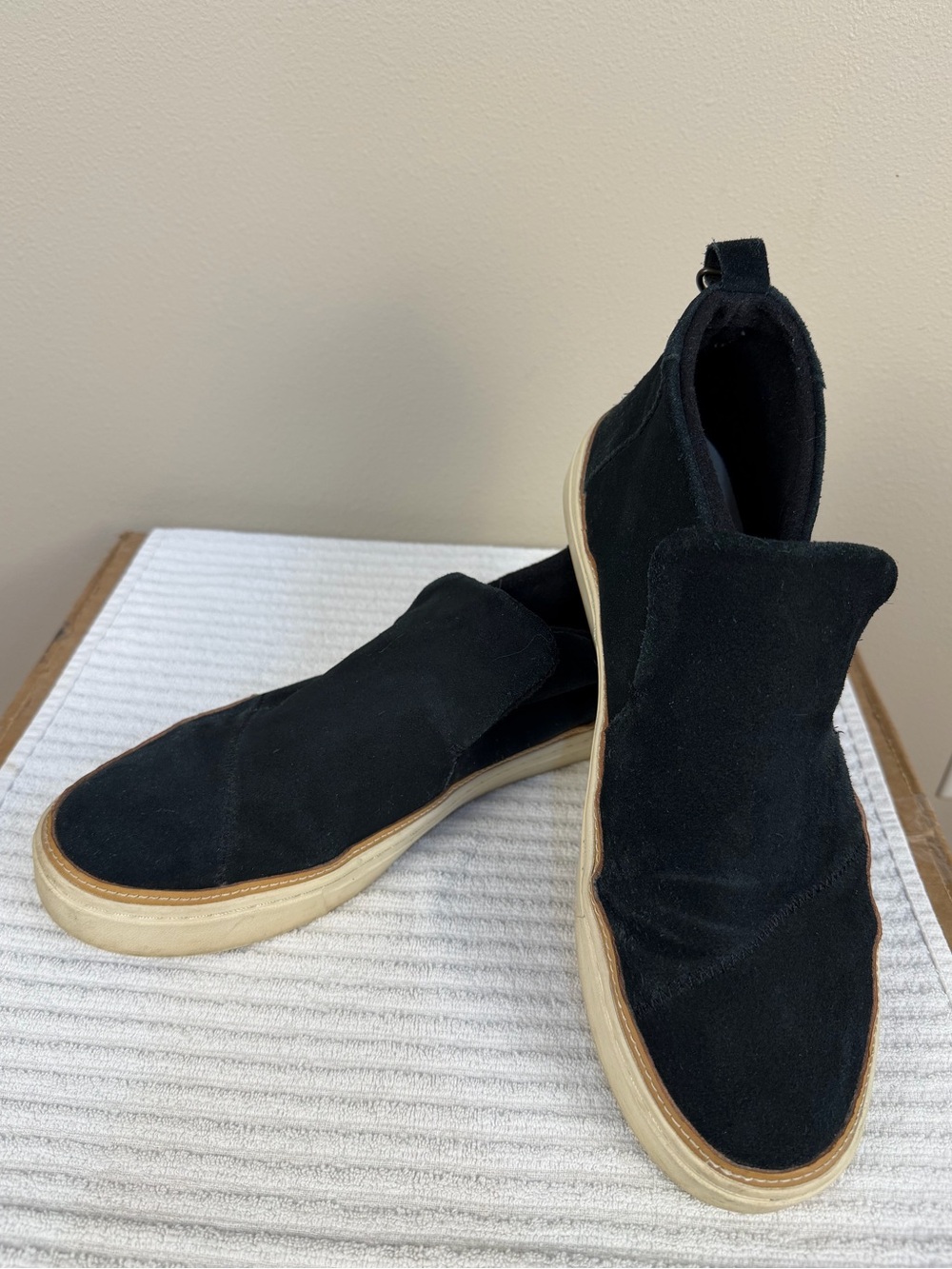 TOMS Paxton Black Suede Slip On Ankle Booties Sneaker Boots Womens W11